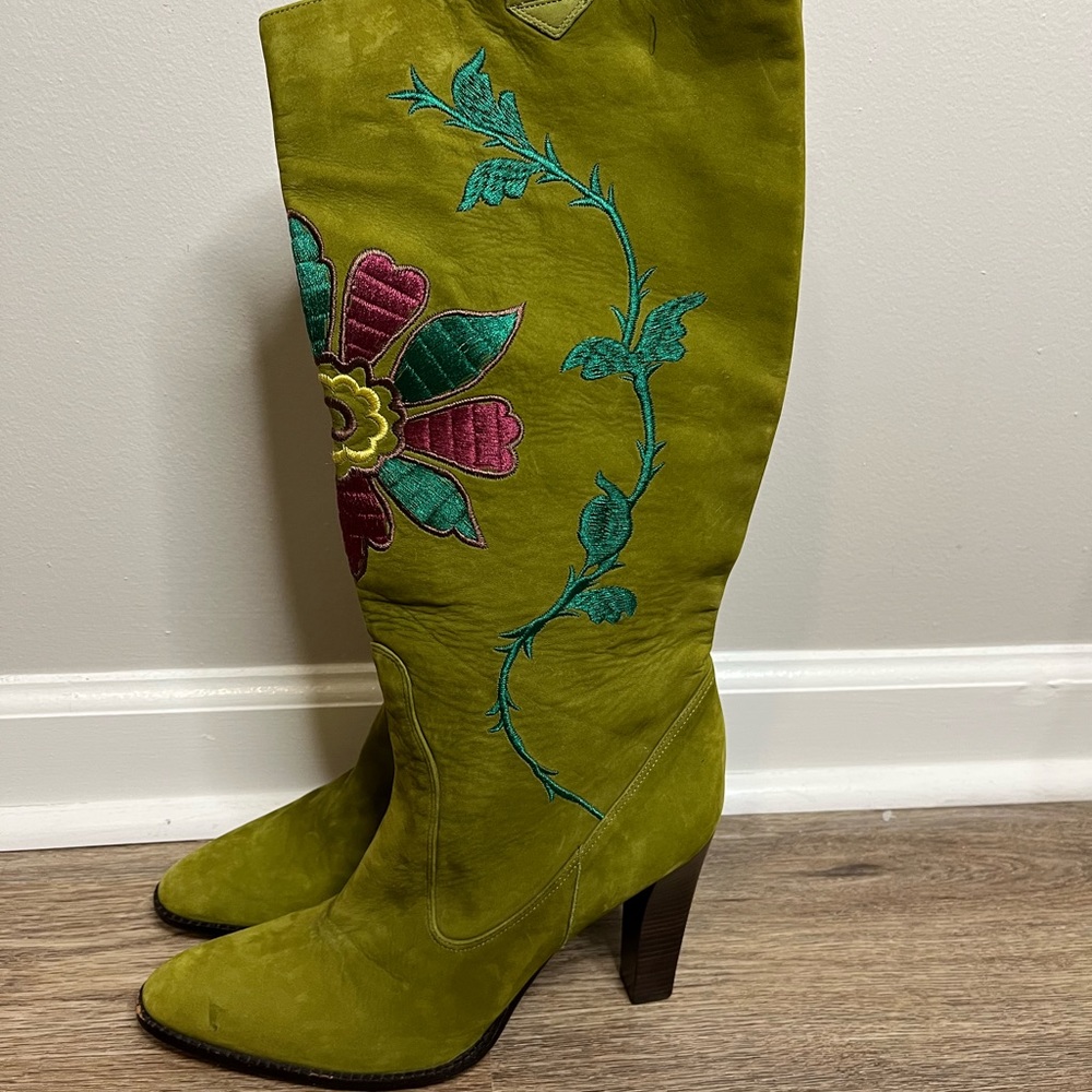 Women’s size 10 genuine leather Vince Camuto boots